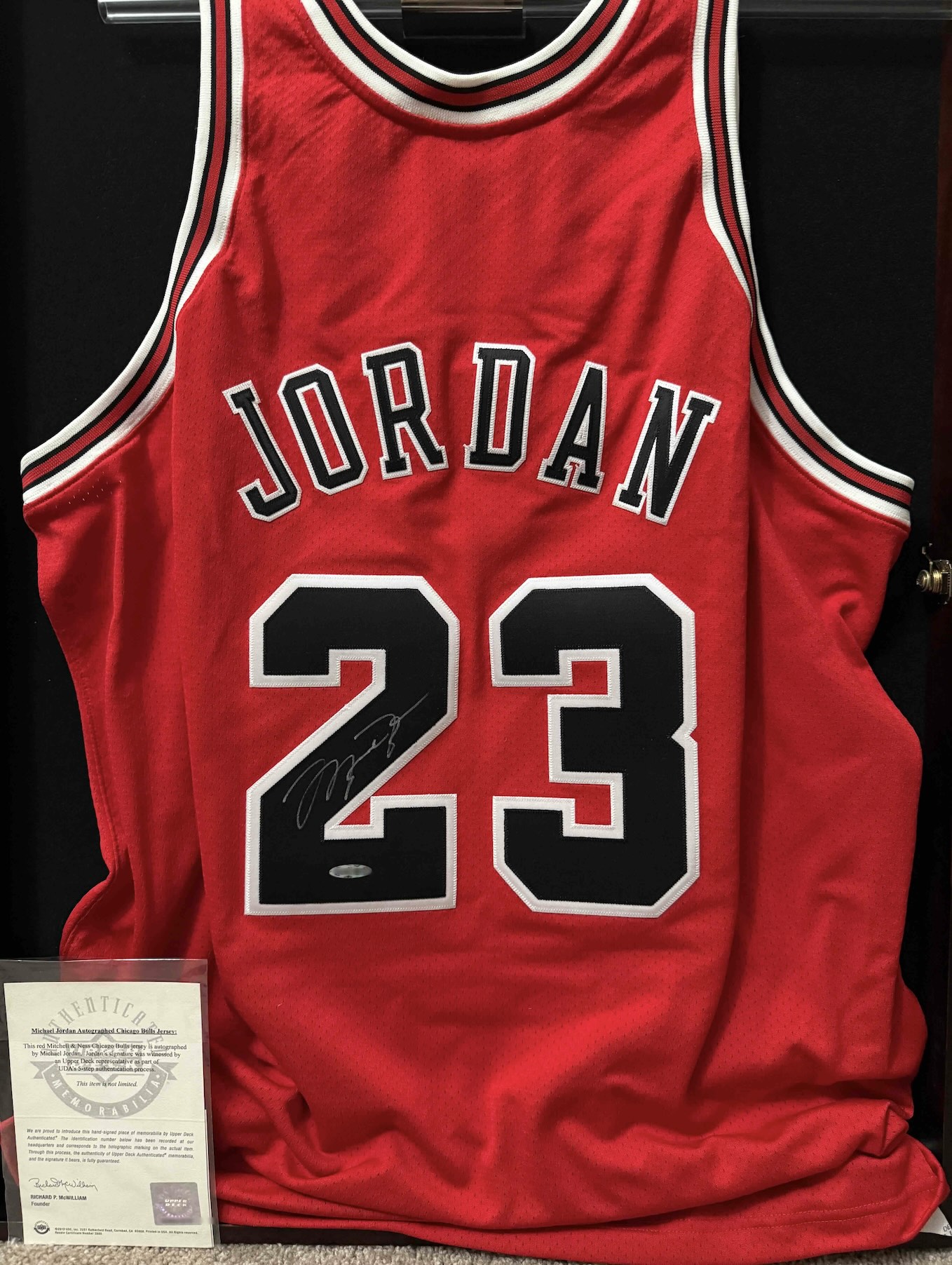 Authentic Michael Jordan Signed 1997-98 Chicago Bulls Jersey Upper Deck 