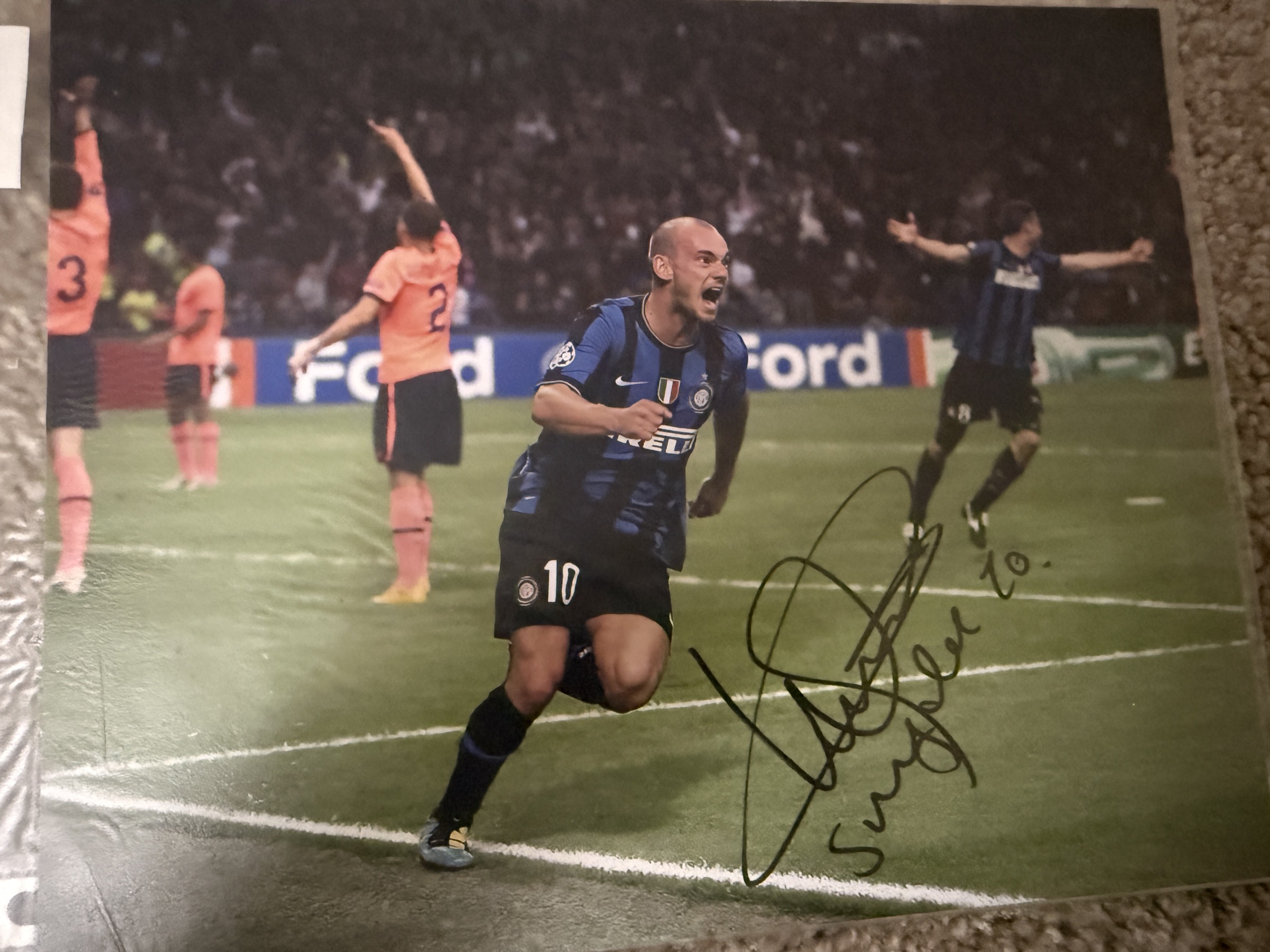 Wesley Sneijder signed Inter Milan 2010 Champions League photo autograph, acquired in person by a premier UK institution.